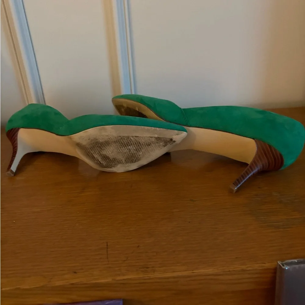 JustFab Green Heels Elegant Suede Pumps - Picture 4 of 4